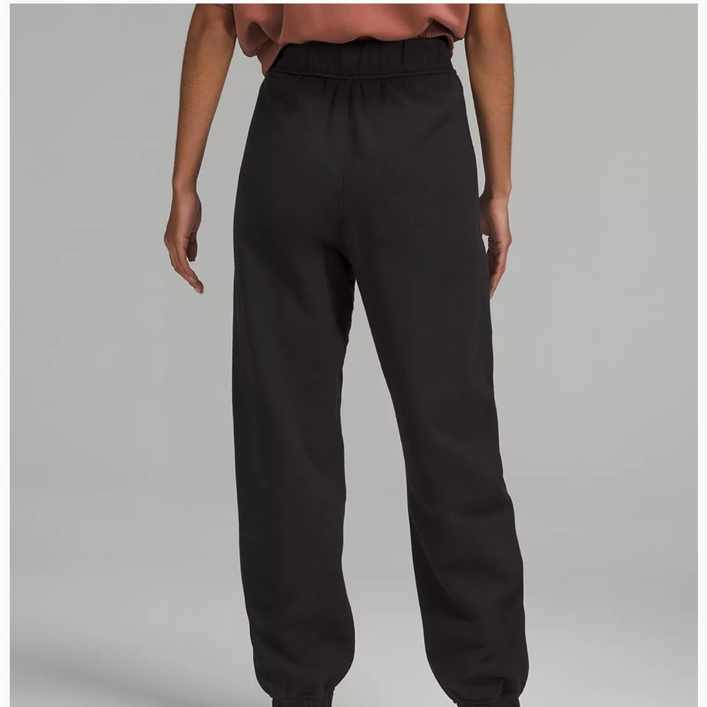 Lululemon HR jogger. Size 4. New with tags!